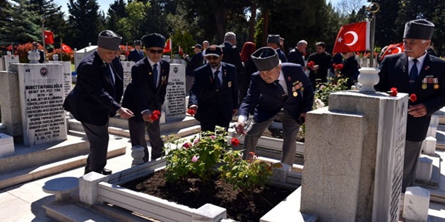 Hava Şehitleri, Edirnekapı Şehitliğinde Düzenlenen Törenle Anıldı